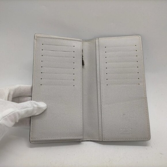$1567 Authentic LOUIS VUITTON Made in FRANCE TA3220 White Leather Long Wallet - Picture 3 of 12